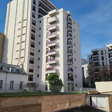 Charming Cocoon Near Belleville *